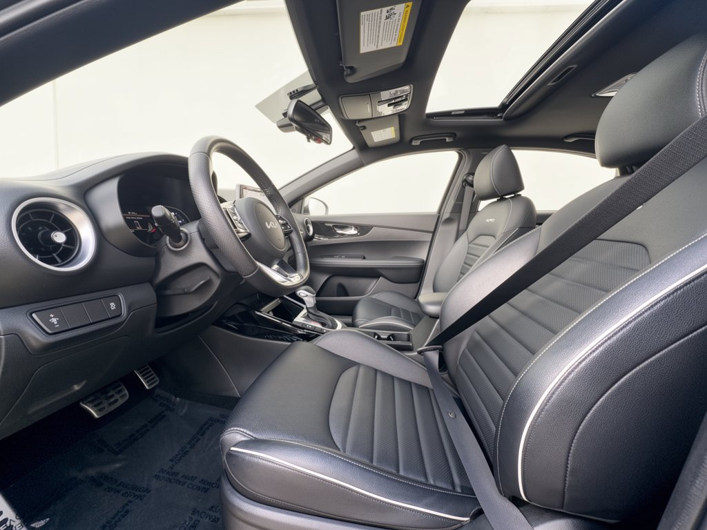 Used 2023 Kia Forte GT-Line w/ GT-Line Premium Package FWD image 5