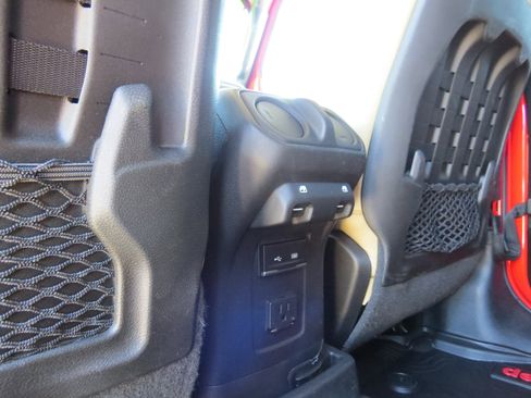 Used 2018 Jeep Wrangler Unlimited Rubicon image 17