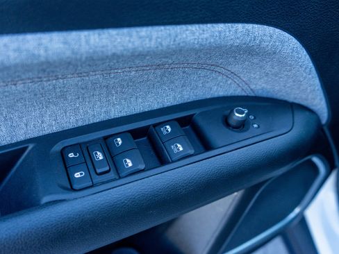 Used 2023 Jeep Compass Latitude image 13