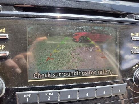 Used 2015 Nissan Rogue SV FWD image 16