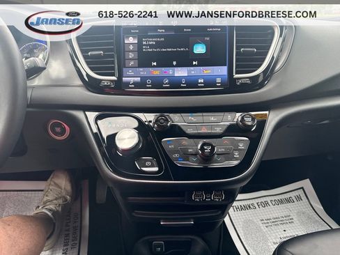 Used 2025 Chrysler Pacifica Select FWD image 20