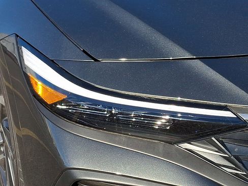 Certified 2025 Hyundai Elantra Sport image 10