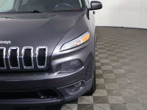 Used 2016 Jeep Cherokee Latitude w/ Cold Weather Group image 11