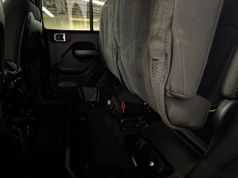 Used 2021 Jeep Gladiator Rubicon AWD/4WD image 31
