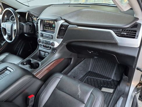 Used 2017 GMC Yukon XL SLT w/ Open Road Package AWD/4WD image 28