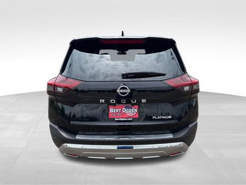 Certified 2022 Nissan Rogue Platinum w/ Head-Up Display Package FWD image 7