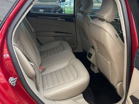 Used 2018 Ford Fusion SE w/ Fusion SE Technology Package FWD image 12