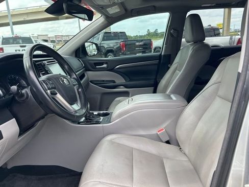 Used 2018 Toyota Highlander Limited FWD image 36