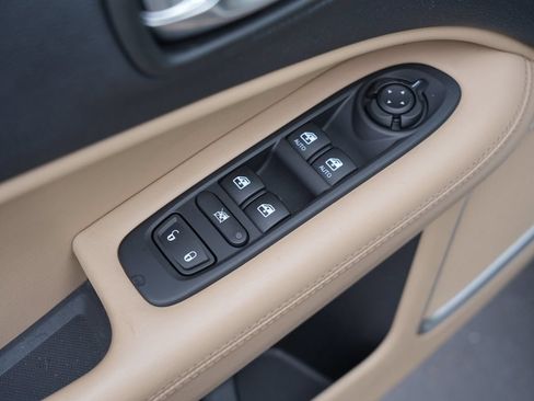 Used 2018 Jeep Compass Sport AWD/4WD image 16