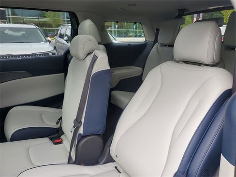 New 2026 Kia Carnival SX w/ SX Dark Edition Package image 10