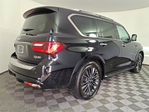Certified 2023 INFINITI QX80 Premium Select w/ All-Season Package image 6