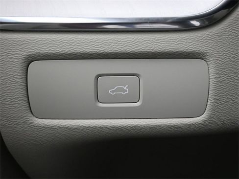 New 2026 Volvo XC60 B5 Ultra w/ Protection Package Premier image 29