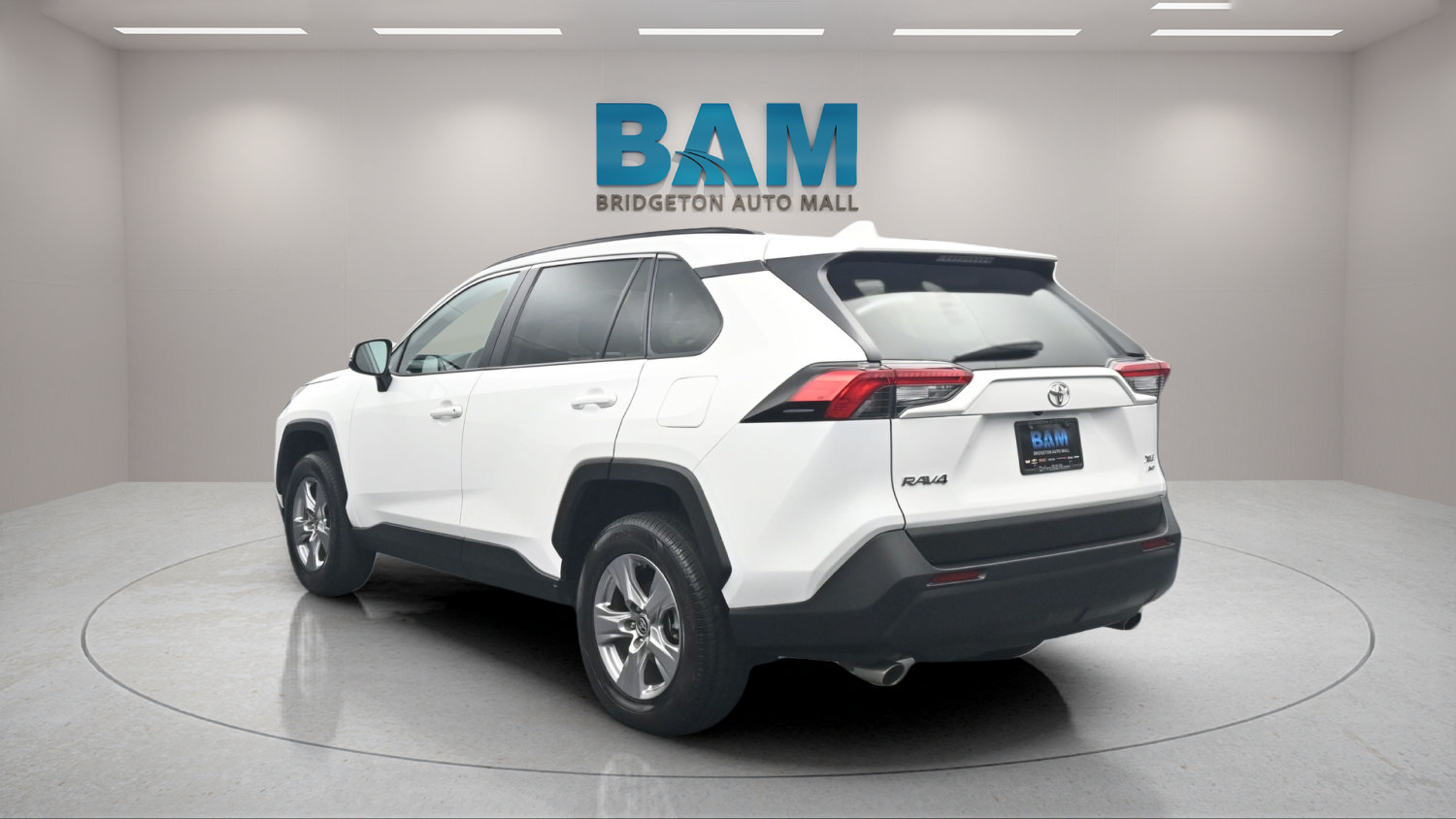 Used 2025 Toyota RAV4 XLE AWD/4WD image 5