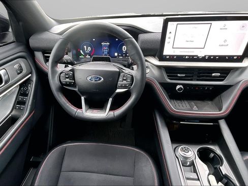 Used 2025 Ford Explorer ST AWD/4WD image 5