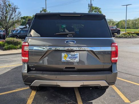 Used 2020 Ford Expedition XLT w/ Equipment Group 202A AWD/4WD image 4