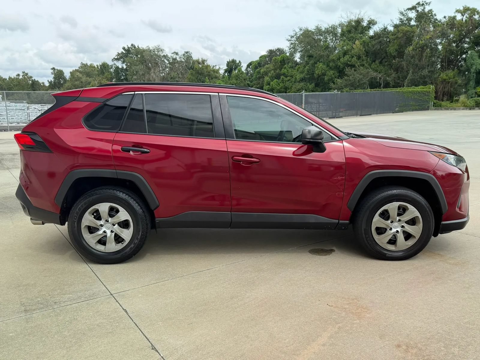 Used 2019 Toyota RAV4 LE FWD image 6