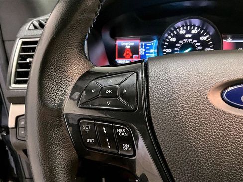 Used 2018 Ford Explorer XLT w/ XLT Appearance Package image 10