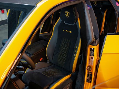 Used 2024 Lamborghini Urus Performante image 8