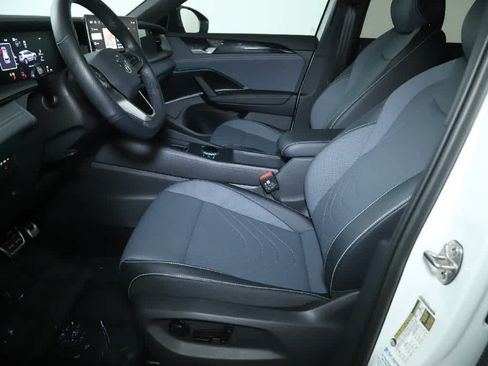 Certified 2026 Volkswagen Tiguan SE R-Line FWD image 19