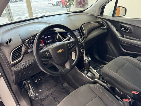 Used 2020 Chevrolet Trax LS w/ Tint and Cruise Package image 12