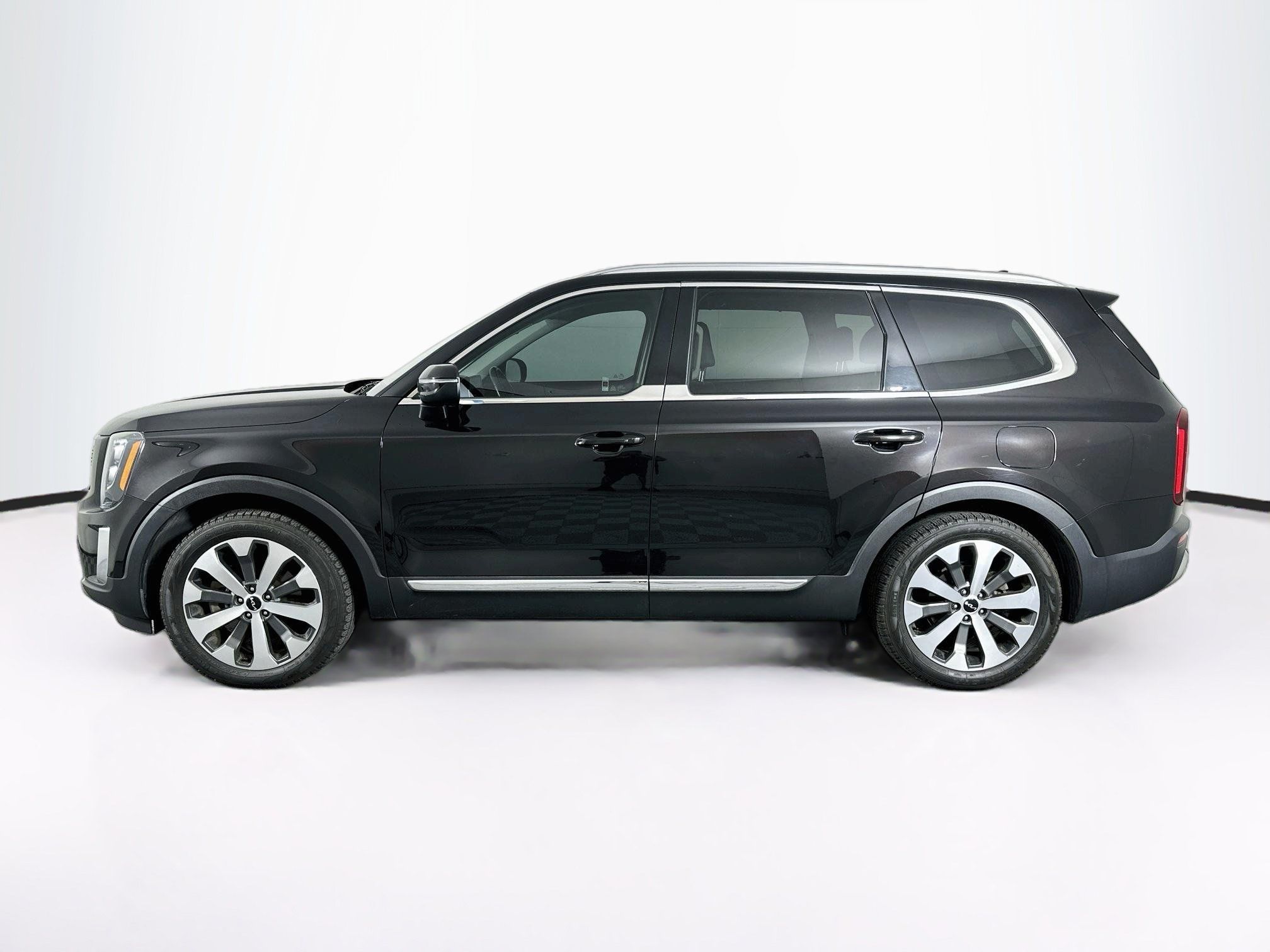 Used 2022 Kia Telluride EX w/ EX Premium Package FWD image 4