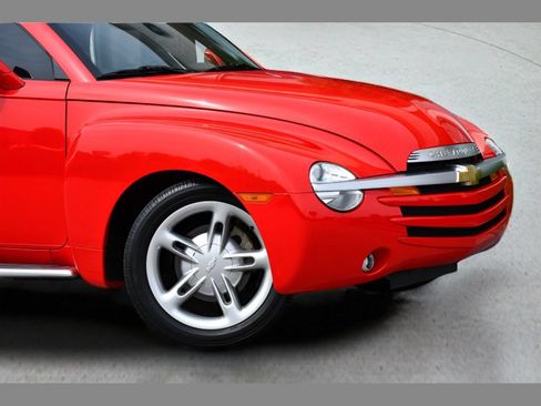 Used 2004 Chevrolet SSR w/ Preferred Equipment Group RWD image 10