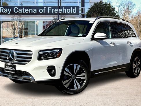 Used 2025 Mercedes-Benz GLB 250 4MATIC image 1
