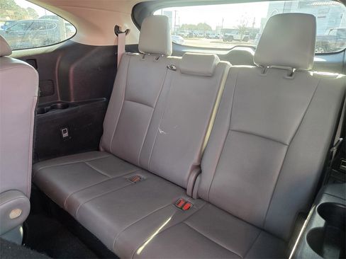 Used 2022 Toyota Highlander XLE image 13