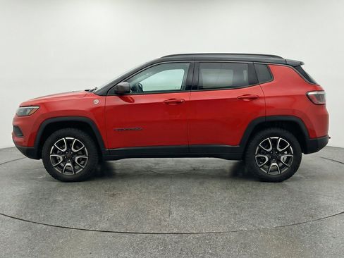 Used 2025 Jeep Compass Trailhawk AWD/4WD image 5