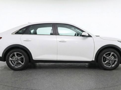 Used 2025 Kia K4 FWD image 11