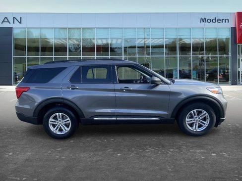 Used 2022 Ford Explorer XLT w/ Equipment Group 202A AWD/4WD image 4