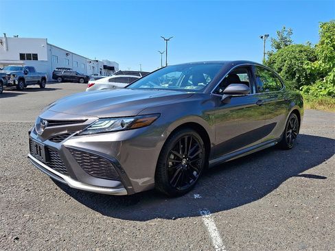 Used 2023 Toyota Camry XSE image 3