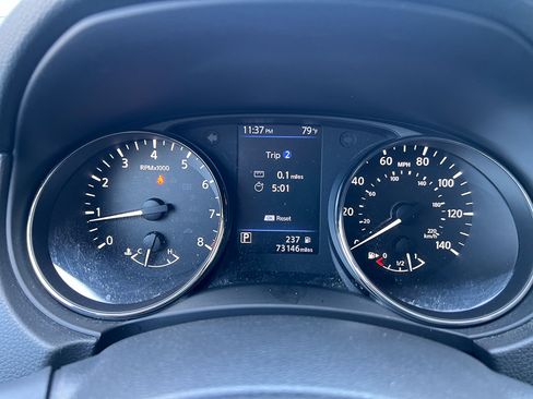 Used 2018 Nissan Rogue SV AWD/4WD image 18