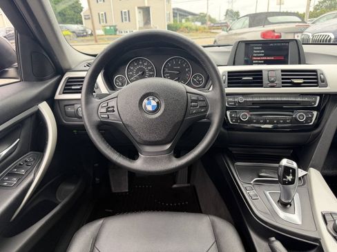 Used 2018 BMW 320i xDrive Sedan w/ Convenience Package AWD/4WD image 19