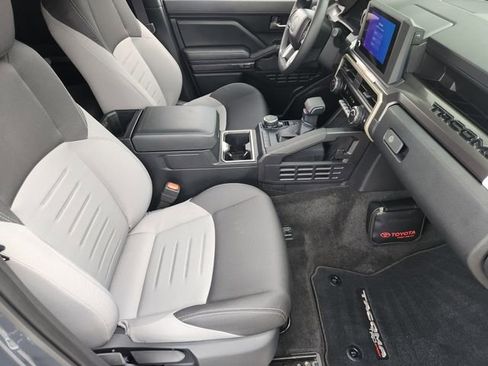 Used 2025 Toyota Tacoma TRD Sport AWD/4WD image 11