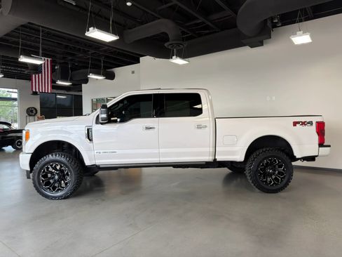 Used 2017 Ford F350 Platinum w/ Platinum Ultimate Package AWD/4WD image 4