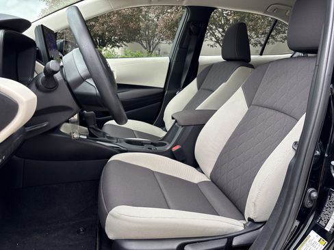 Used 2025 Toyota Corolla LE image 18