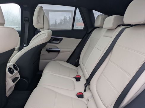 Used 2026 Mercedes-Benz GLC 300 4MATIC image 19