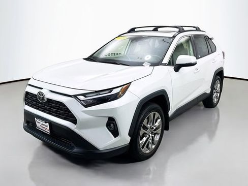 Used 2023 Toyota RAV4 XLE Premium image 3
