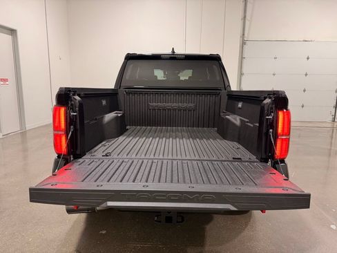 Used 2026 Toyota Tacoma TRD Off-Road AWD/4WD image 9