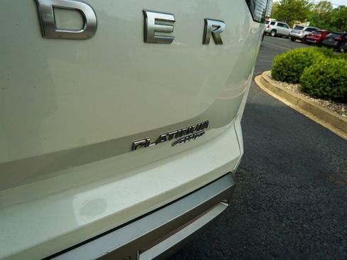 Used 2023 Nissan Pathfinder Platinum AWD/4WD image 9