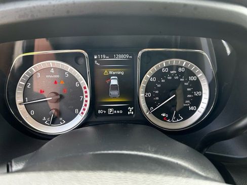 Used 2017 Nissan Titan SV AWD/4WD image 18