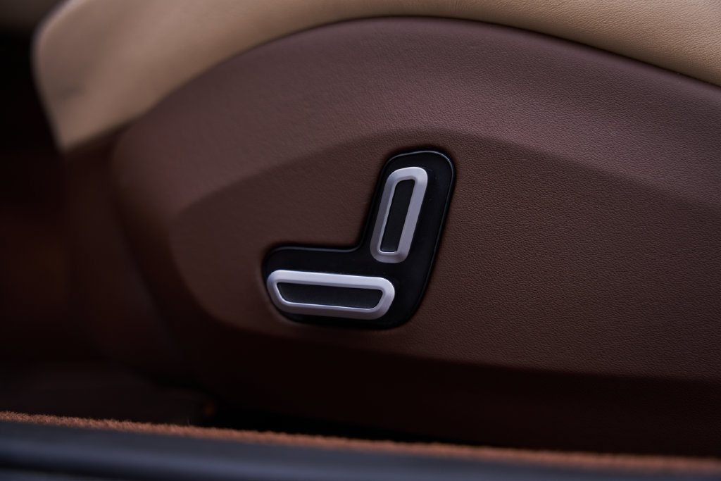 Used 2025 Ferrari Roma Spider RWD image 63