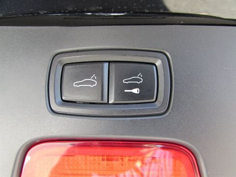 Used 2013 Porsche Cayenne Turbo AWD/4WD image 27