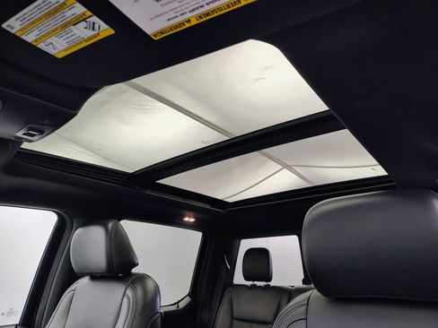 Used 2022 Ford F250 Lariat w/ Chrome Package image 3