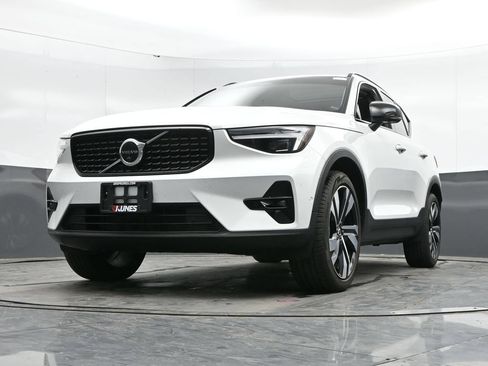 Used 2023 Volvo XC40 B5 Ultimate w/ Protection Package Premier AWD/4WD image 37