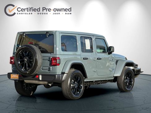 Used 2025 Jeep Wrangler Unlimited Sahara w/ Safety Group image 4