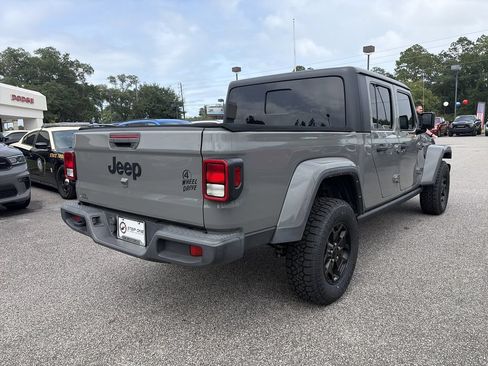 Used 2022 Jeep Gladiator Sport AWD/4WD image 6