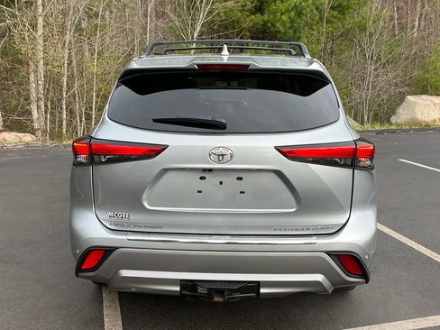 Used 2022 Toyota Highlander Platinum image 4