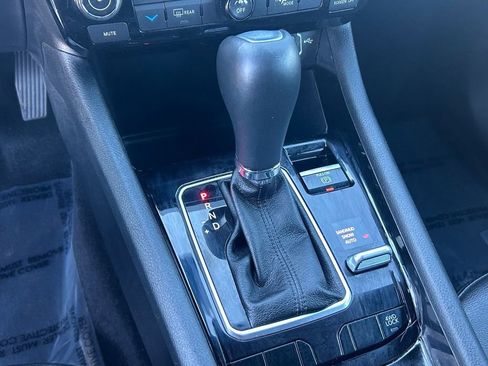 Used 2024 Jeep Compass Limited image 13